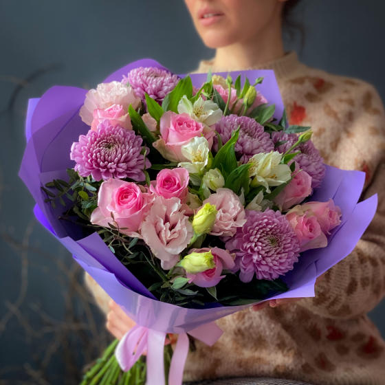 Букет с хризантемами и эустомой